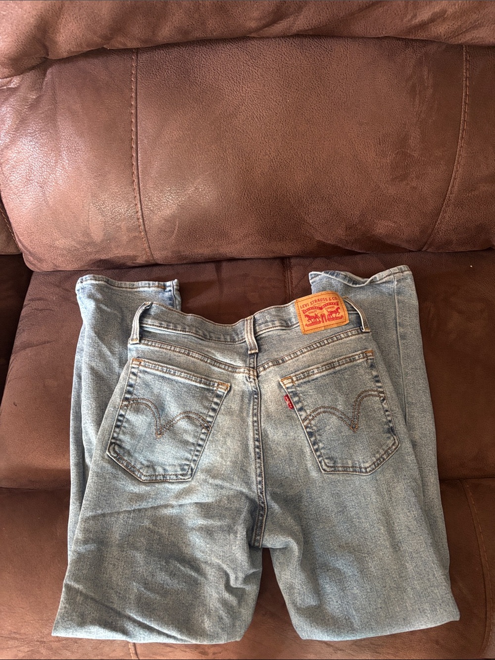 wedgie straight levi’s 28